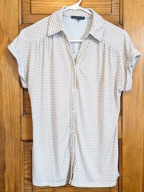 Adrianna Papell White and Tan Geometric Print Button Down Top - Small